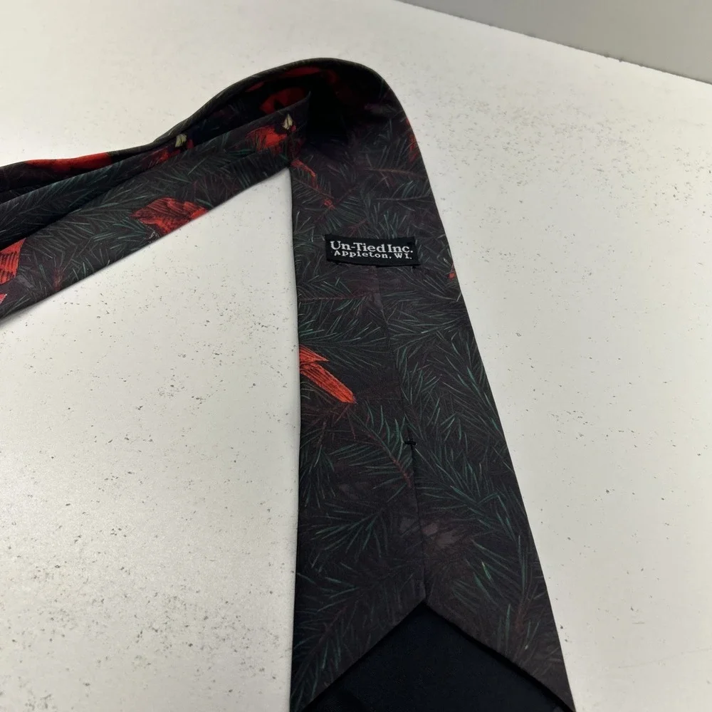 Un-Tied Inc Vintage‎ Cardinal Bird Pine Needle Novelty Necktie Tie